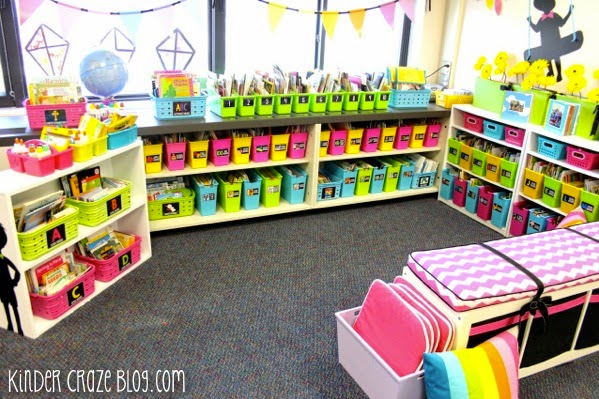 BEAUTIFUL CLASSROOM LIBRARY… this blog post has SO many tips for classroom library organization