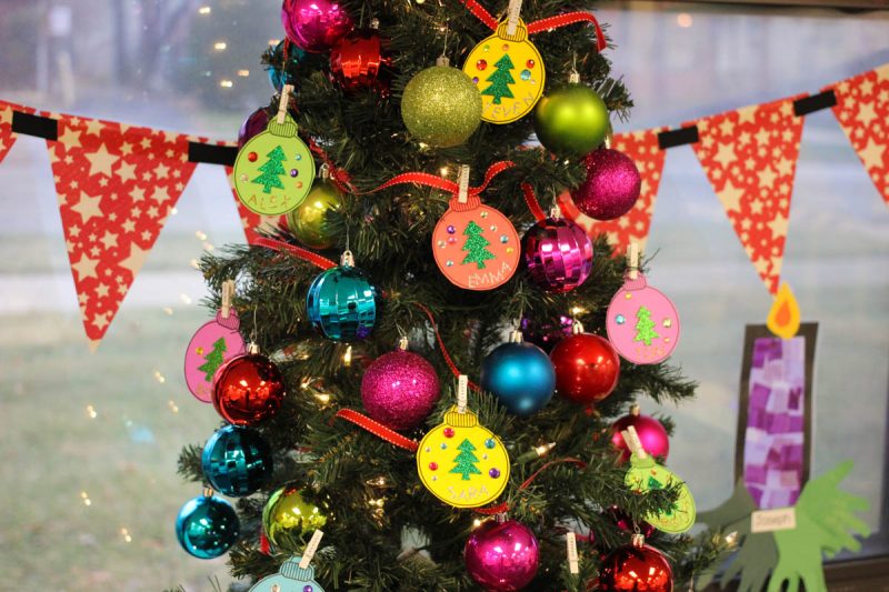 Use Christmas Ornaments to Colorize Your Classroom Management